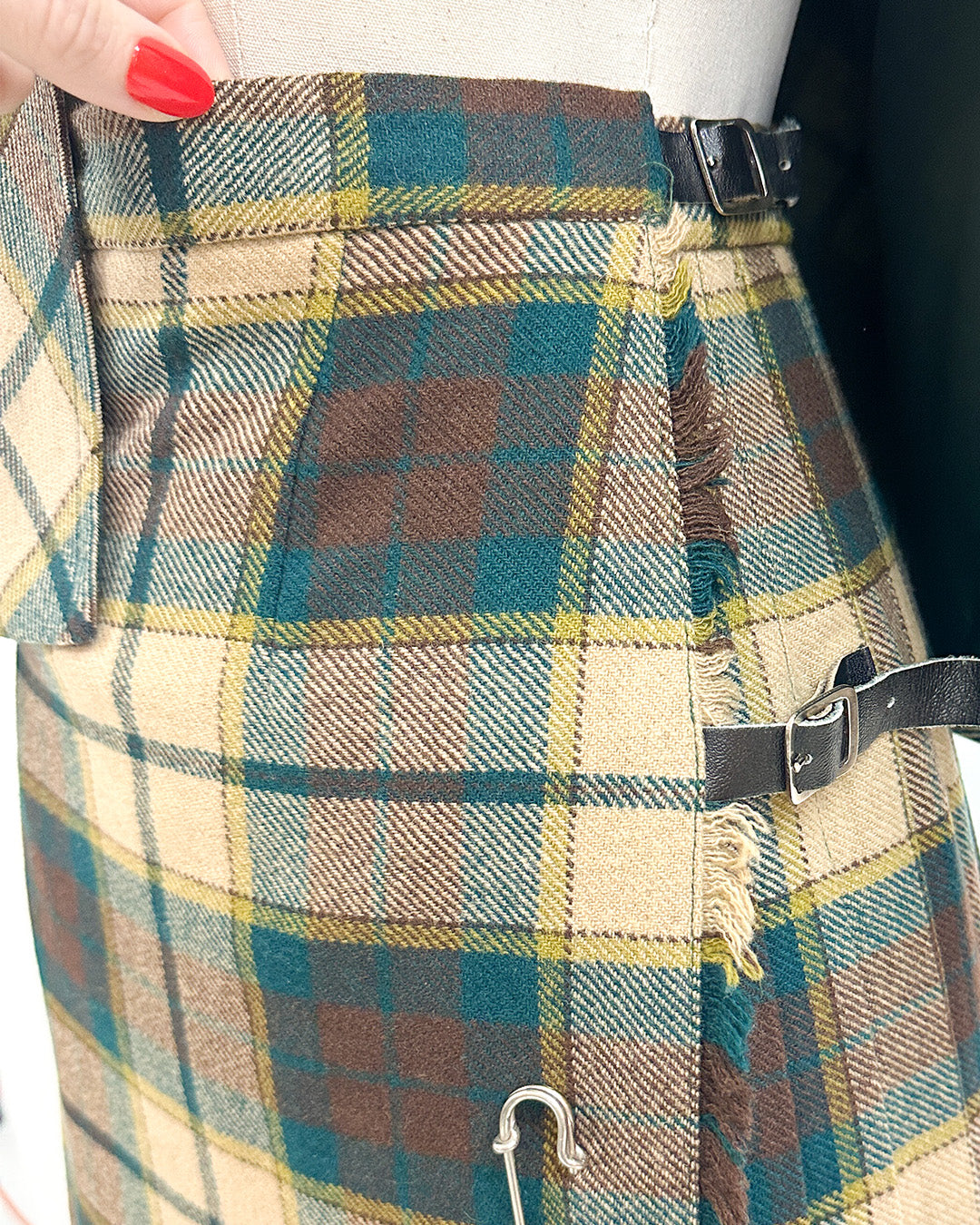 1960-70s 'The Central Park Highland' Skit and Cape Set