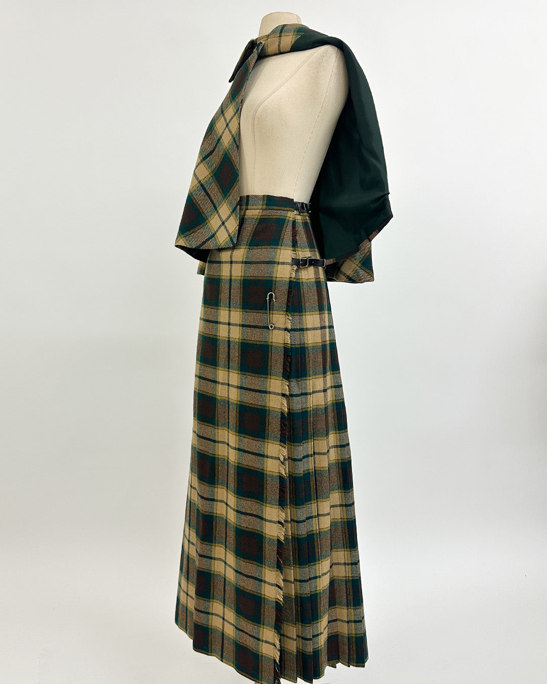 1960-70s 'The Central Park Highland' Skit and Cape Set