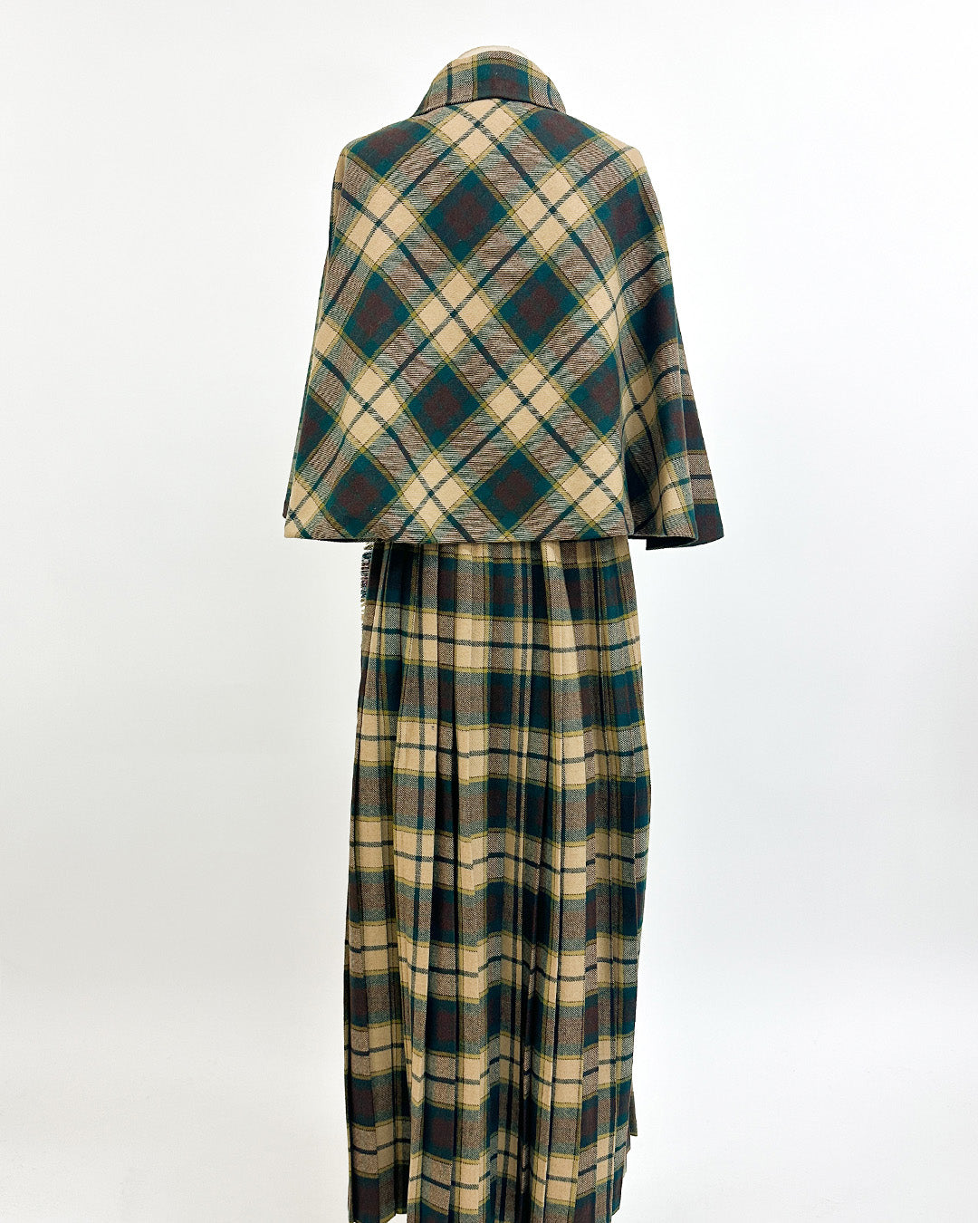 1960-70s 'The Central Park Highland' Skit and Cape Set