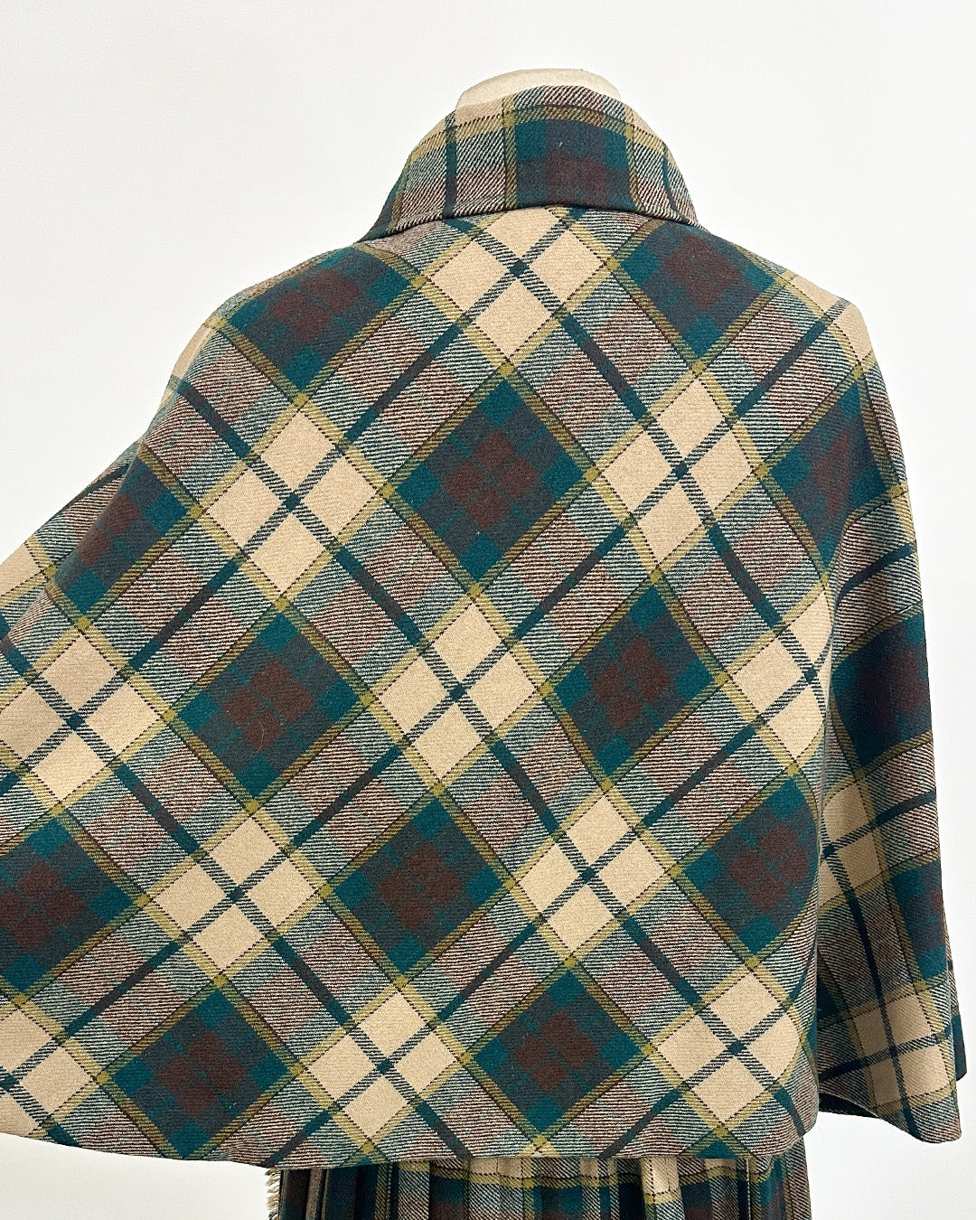 1960-70s 'The Central Park Highland' Skit and Cape Set