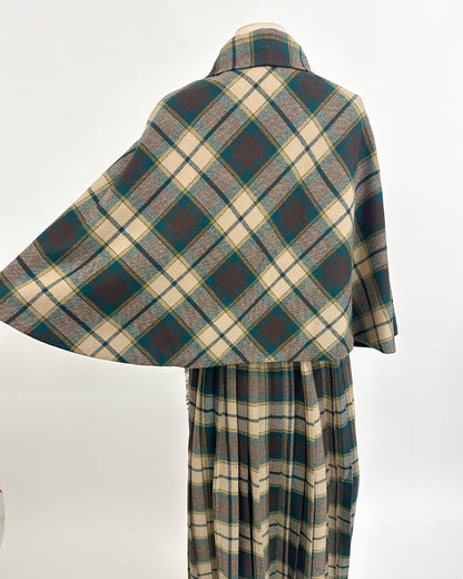 1960-70s 'The Central Park Highland' Skit and Cape Set