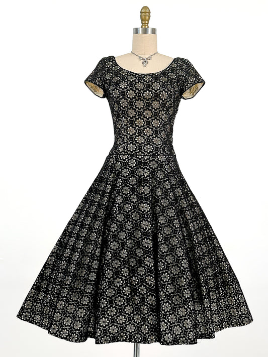 1950s Black Floral Lace Fit & Flare / Waist 26.5