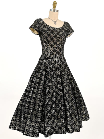1950s Black Floral Lace Fit & Flare / Waist 26.5