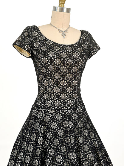 1950s Black Floral Lace Fit & Flare / Waist 26.5