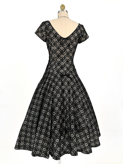 1950s Black Floral Lace Fit & Flare / Waist 26.5