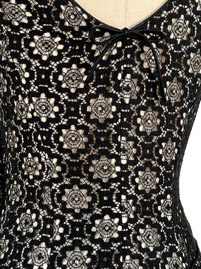 1950s Black Floral Lace Fit & Flare / Waist 26.5