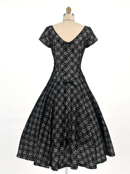 1950s Black Floral Lace Fit & Flare / Waist 26.5