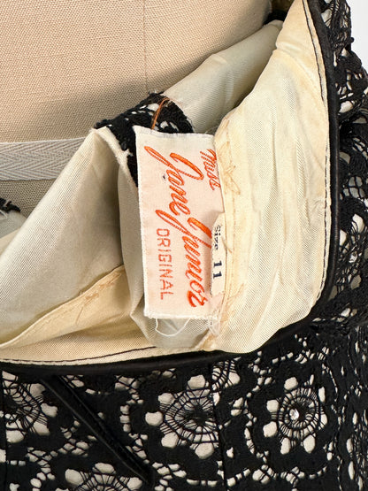 1950s Black Floral Lace Fit & Flare / Waist 26.5