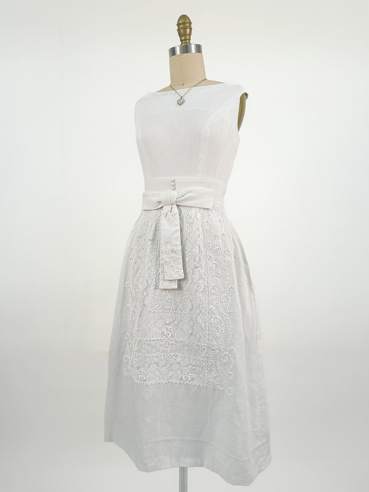 1950s Crisp White Linen Sundress with Decorative Skirt / Waist 26