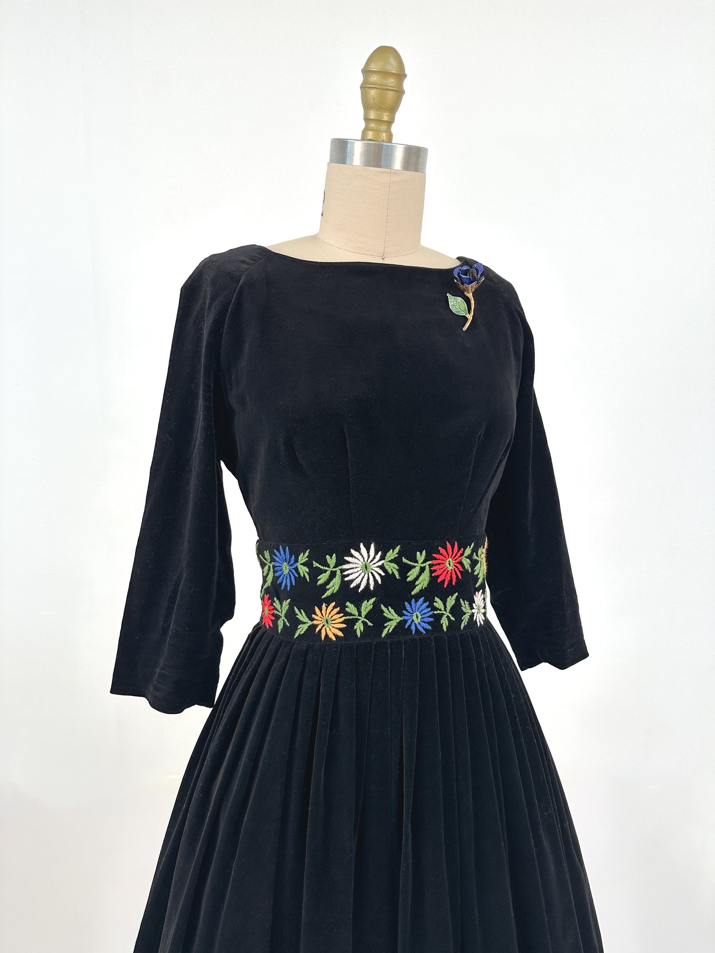1950s Black Velvet Dress with Bright Floral Embroidery / Waist 26