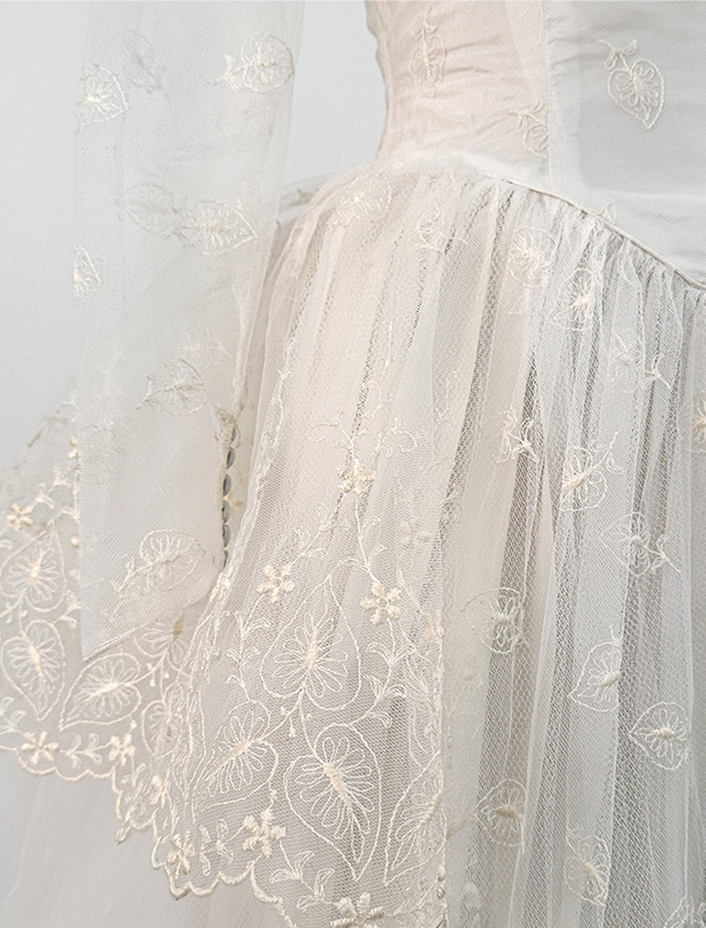 1950s Tulle Wedding Dress with Leaf and Floral Pattern / Waist 24