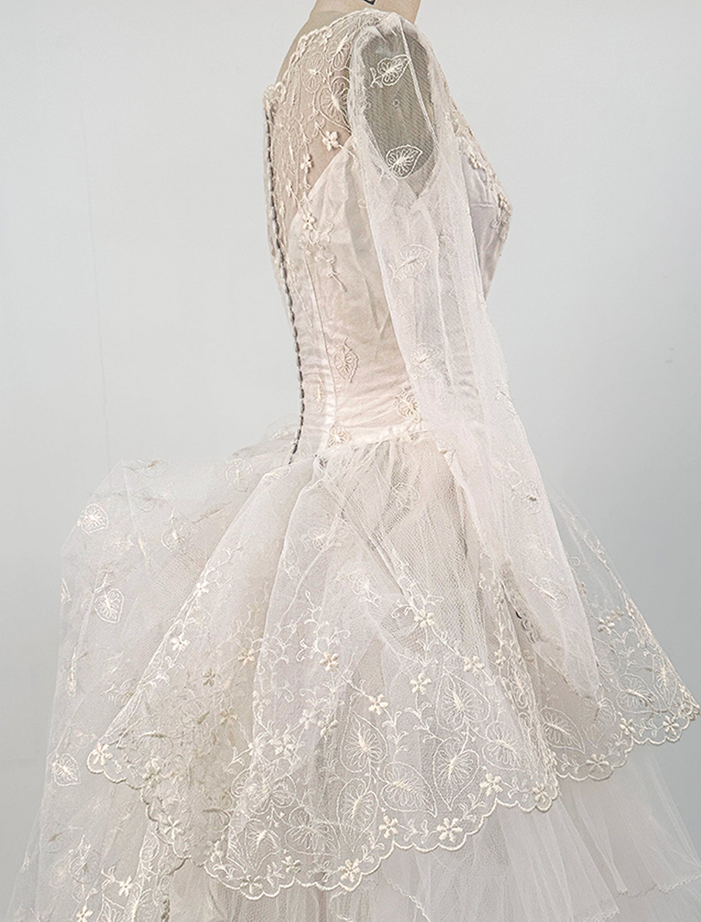 1950s Tulle Wedding Dress with Leaf and Floral Pattern / Waist 24