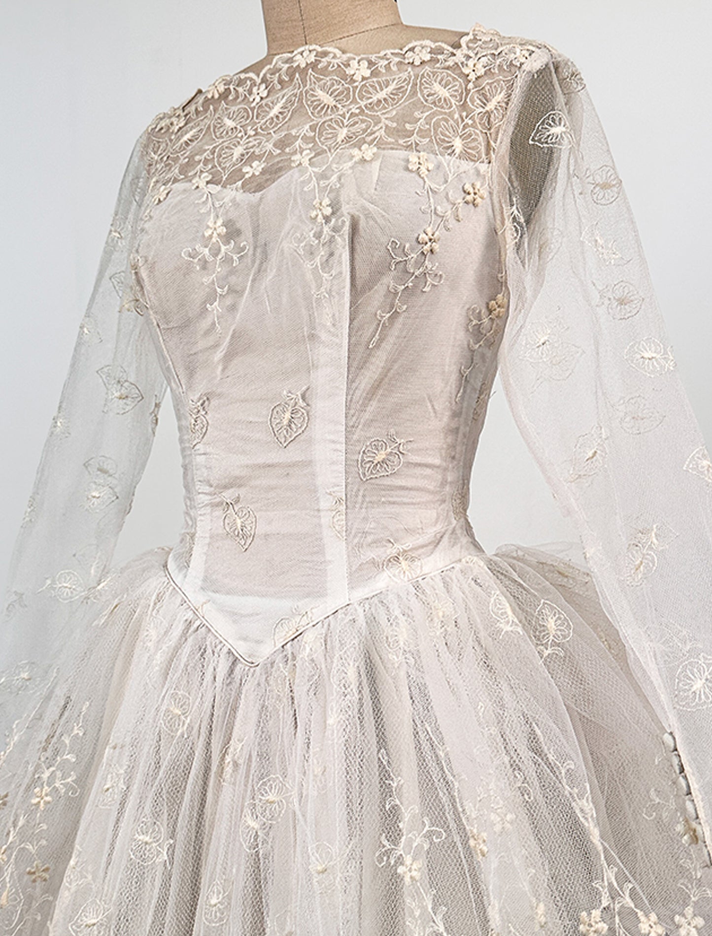 1950s Tulle Wedding Dress with Leaf and Floral Pattern / Waist 24