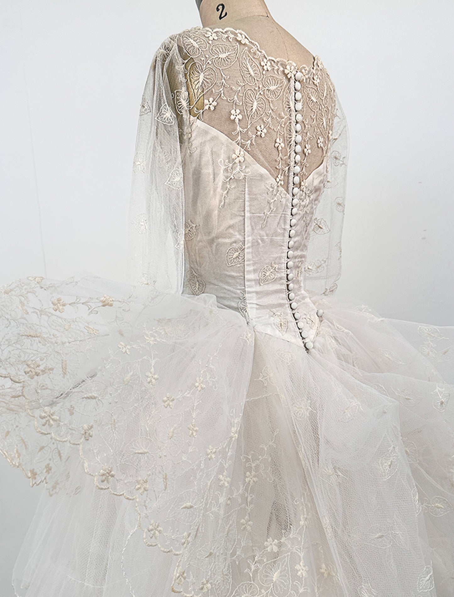 1950s Tulle Wedding Dress with Leaf and Floral Pattern / Waist 24