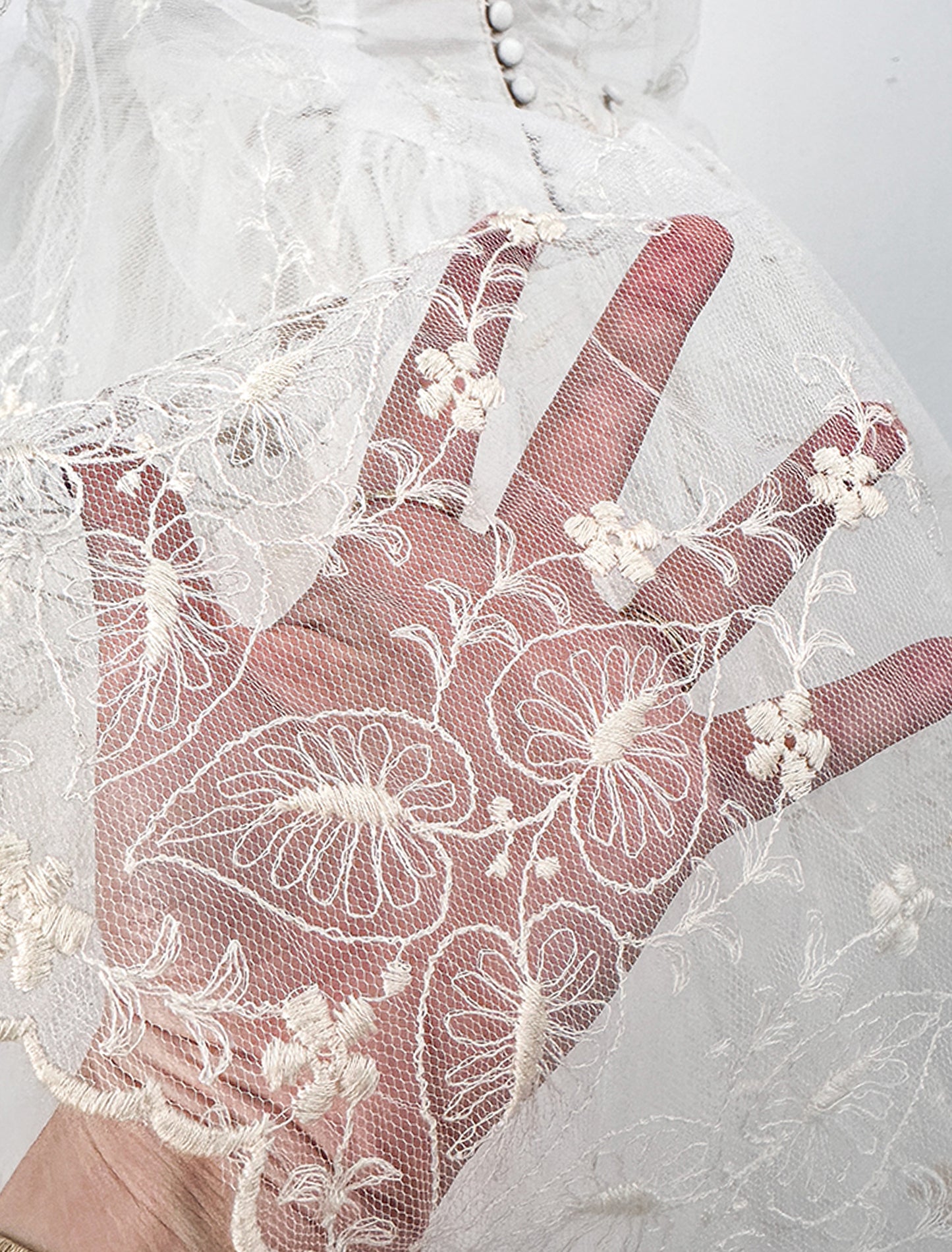 1950s Tulle Wedding Dress with Leaf and Floral Pattern / Waist 24