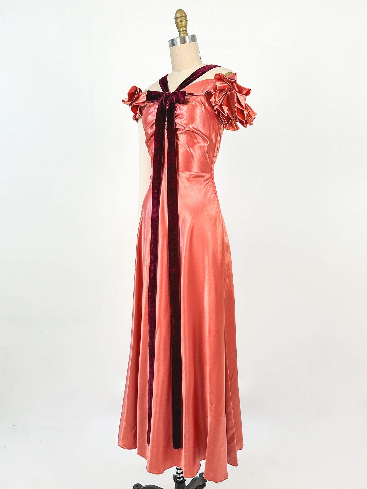 1930s Liquid Silk Satin Bias Cut Gown / Waist 26"
