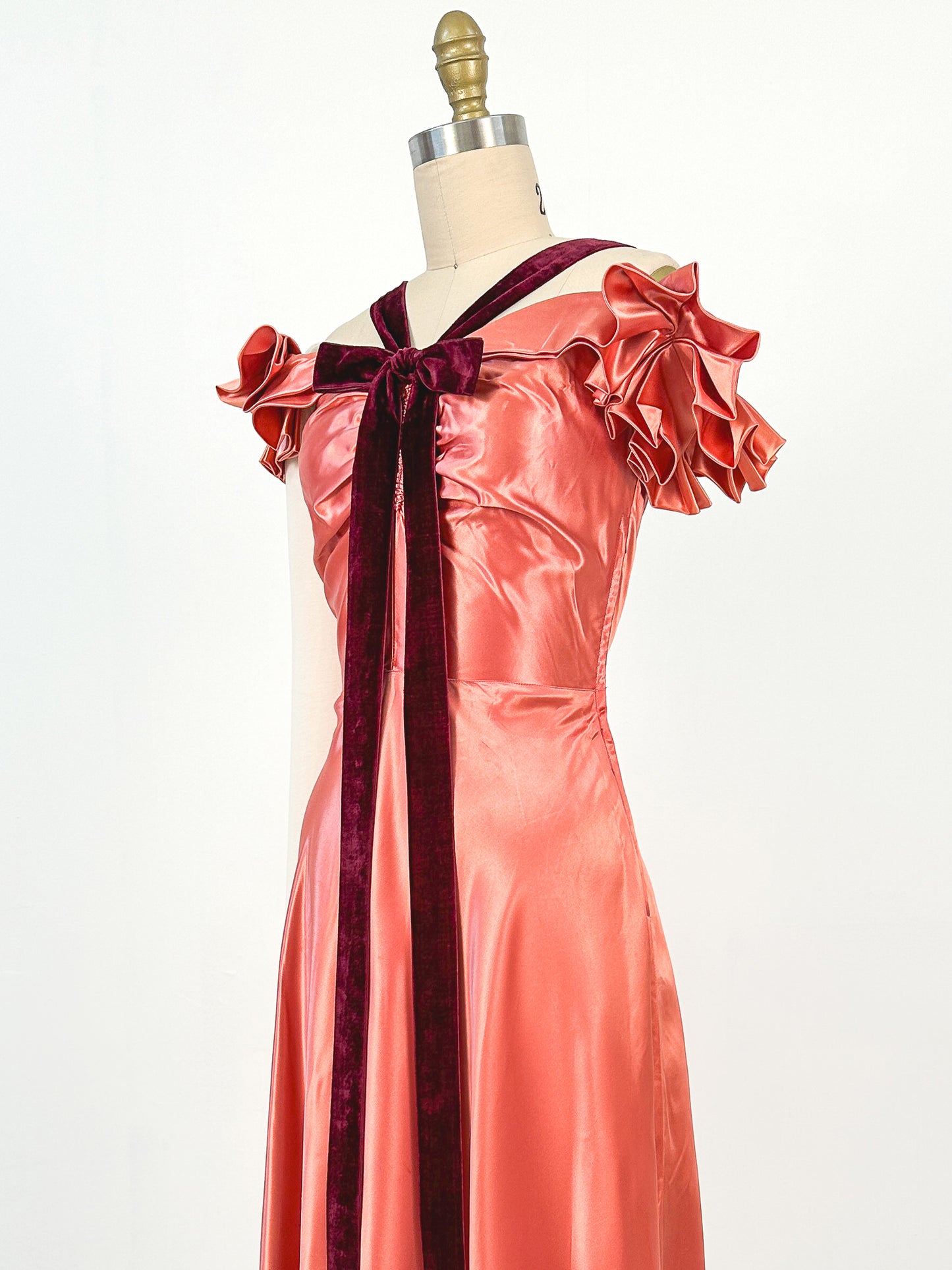 1930s Liquid Silk Satin Bias Cut Gown / Waist 26"