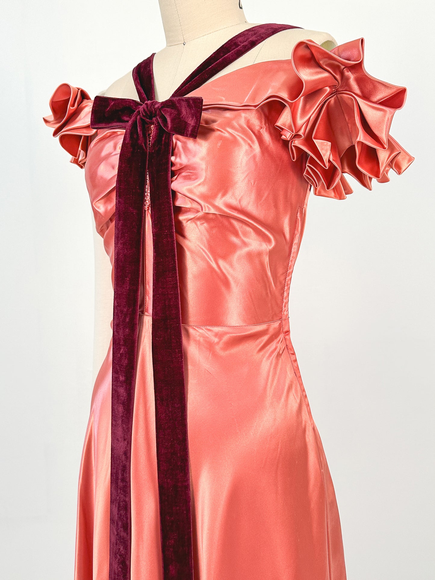 1930s Liquid Silk Satin Bias Cut Gown / Waist 26"