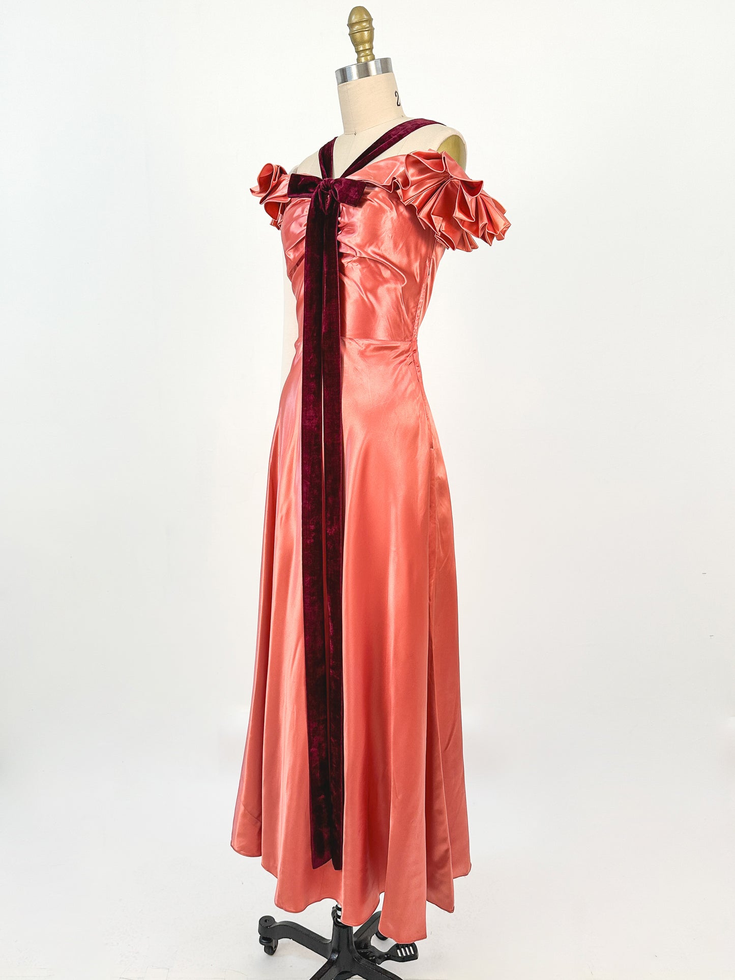 1930s Liquid Silk Satin Bias Cut Gown / Waist 26"