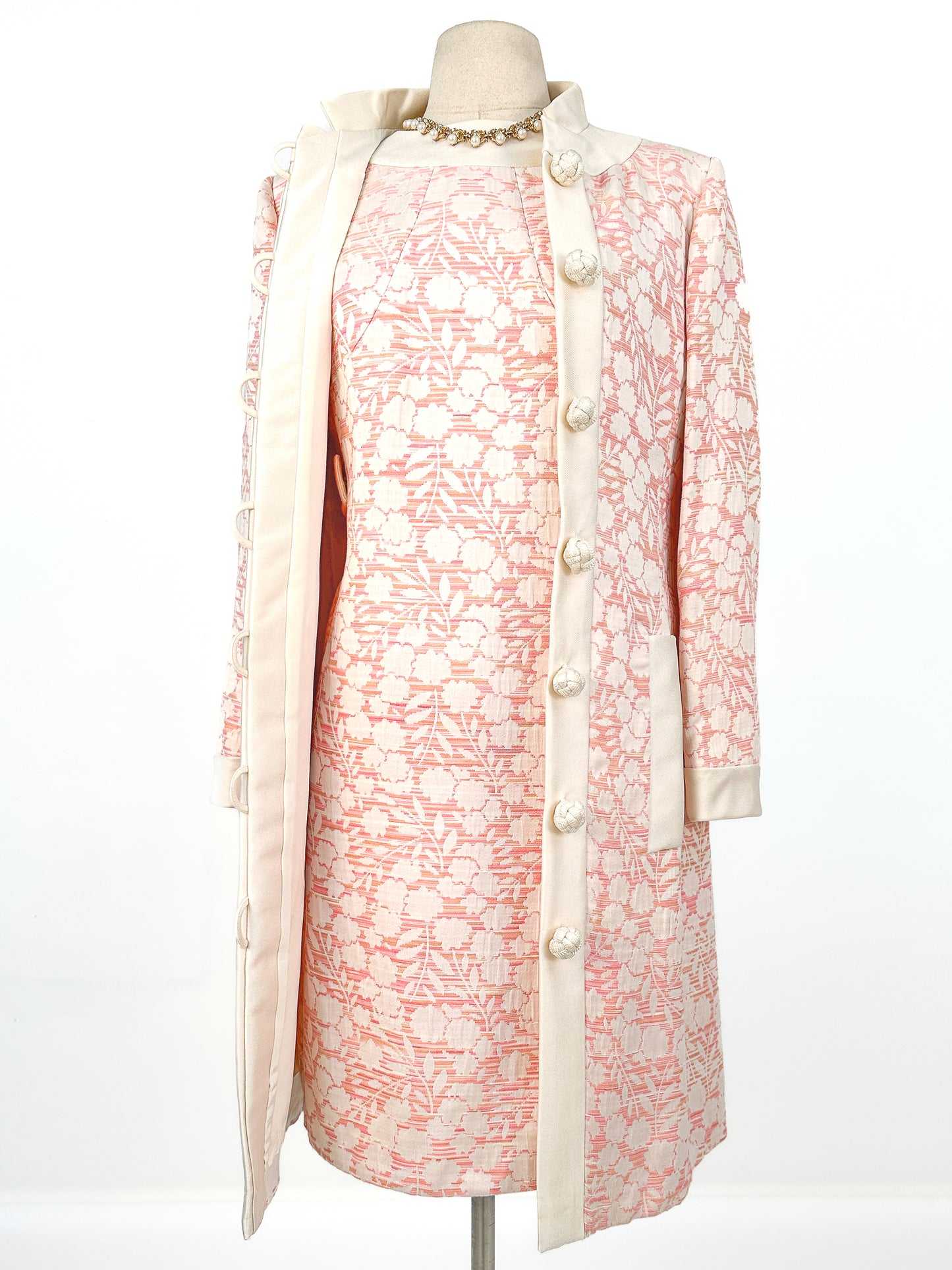 1960s Pretty Pink Floral Matching Shift and Jacket Set / Waist 32