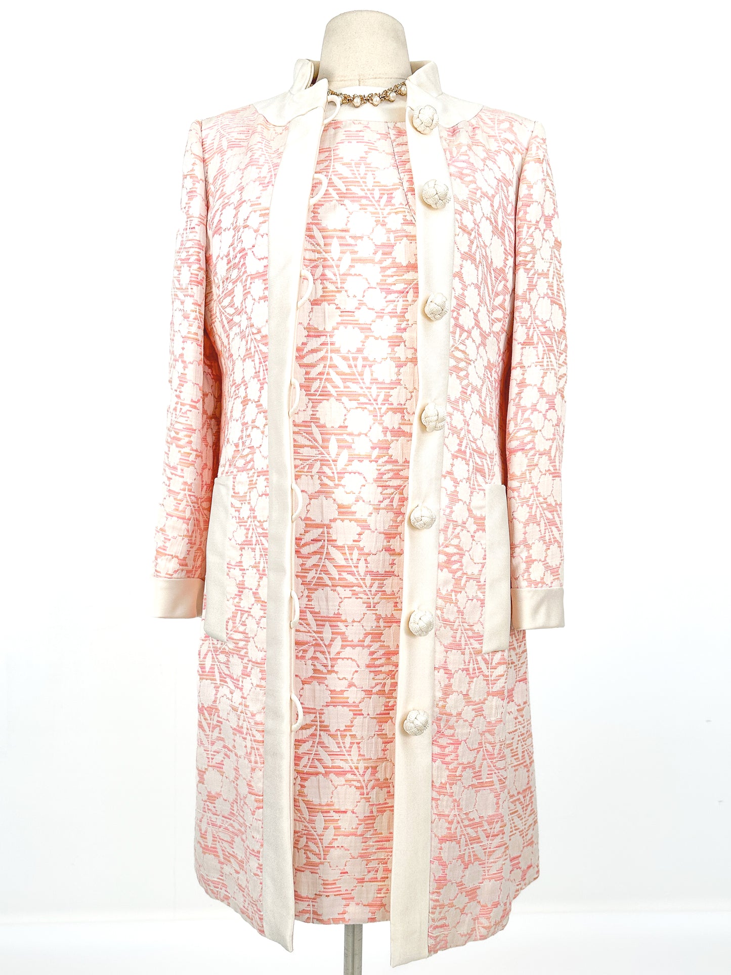 1960s Pretty Pink Floral Matching Shift and Jacket Set / Waist 32