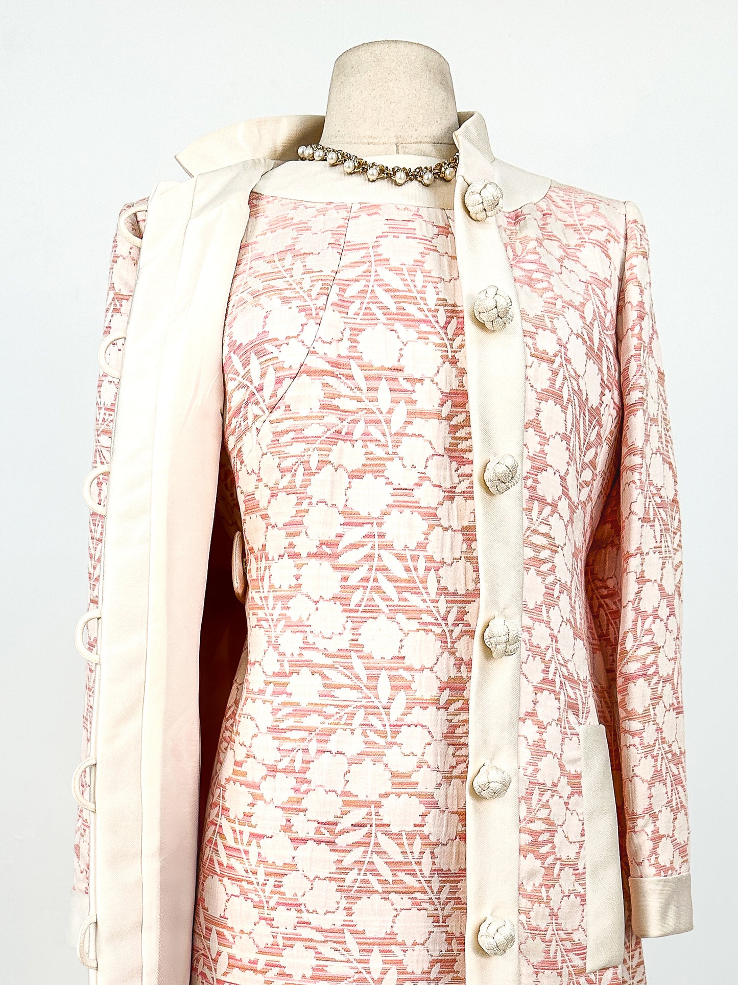 1960s Pretty Pink Floral Matching Shift and Jacket Set / Waist 32