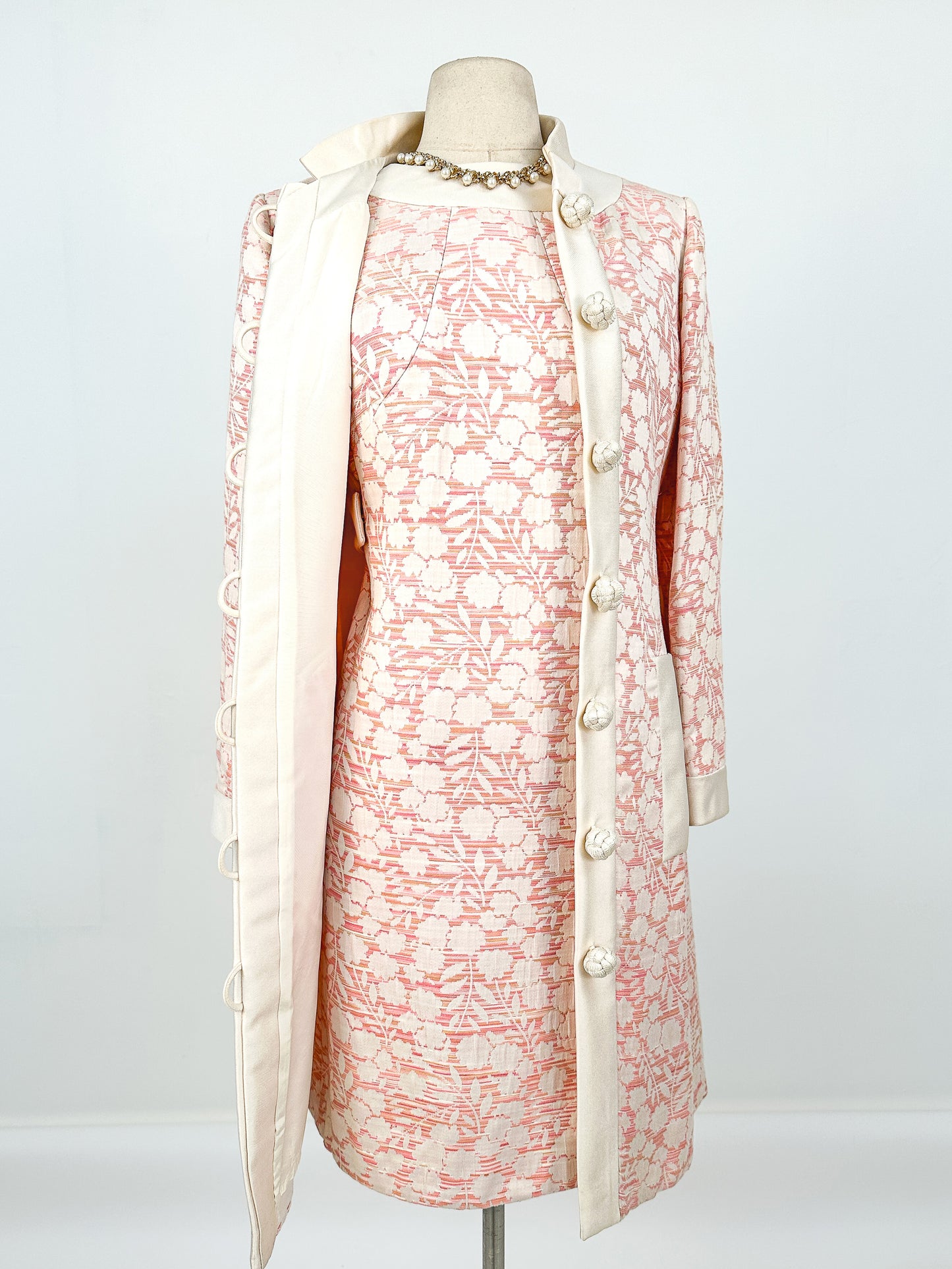 1960s Pretty Pink Floral Matching Shift and Jacket Set / Waist 32