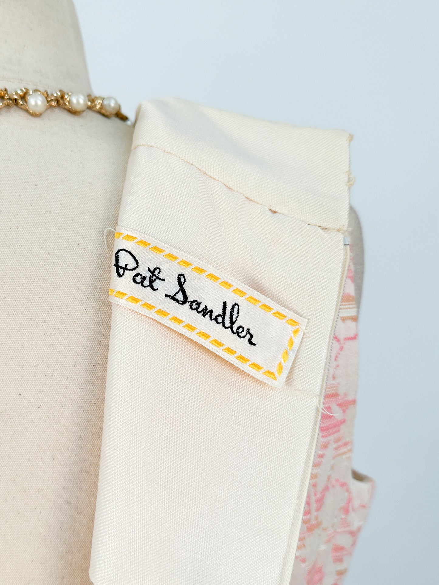 1960s Pretty Pink Floral Matching Shift and Jacket Set / Waist 32