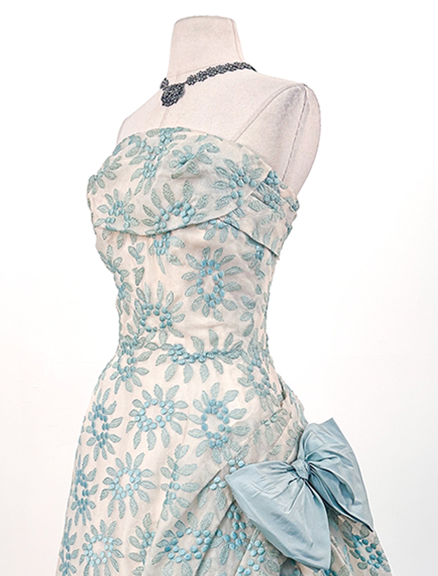 1950s Organza Embroidered Ballgown / Waist 26