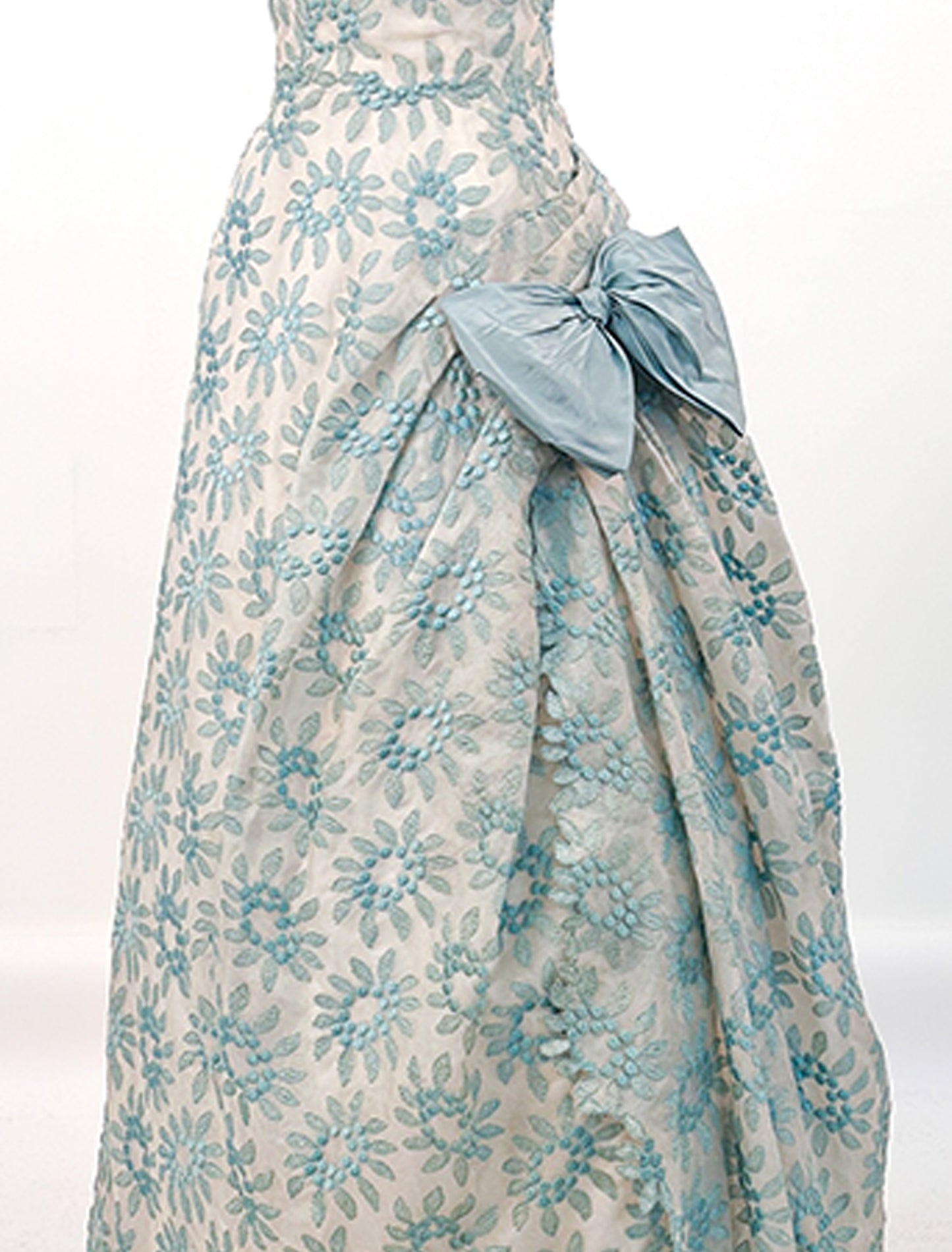 1950s Organza Embroidered Ballgown / Waist 26