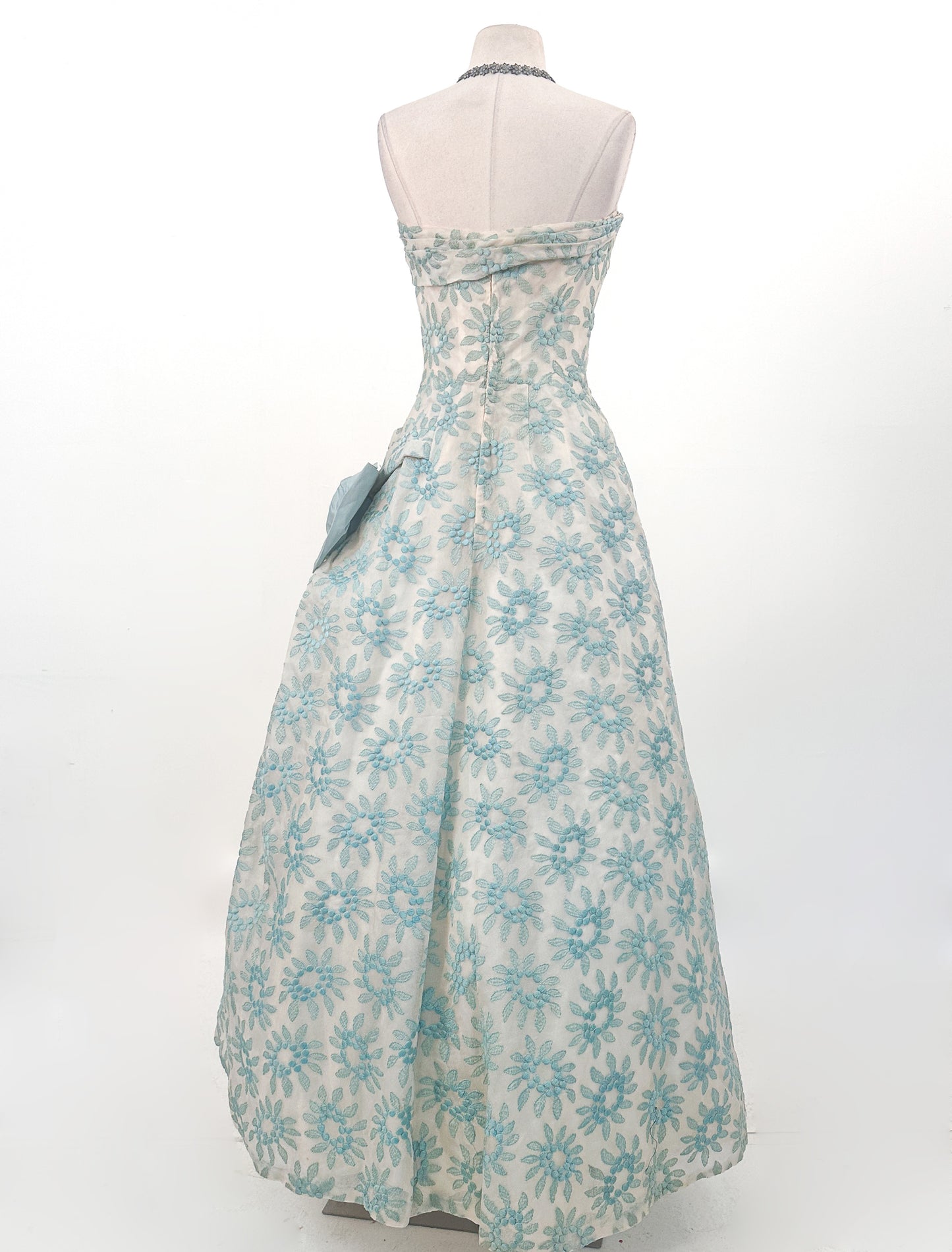 1950s Organza Embroidered Ballgown / Waist 26