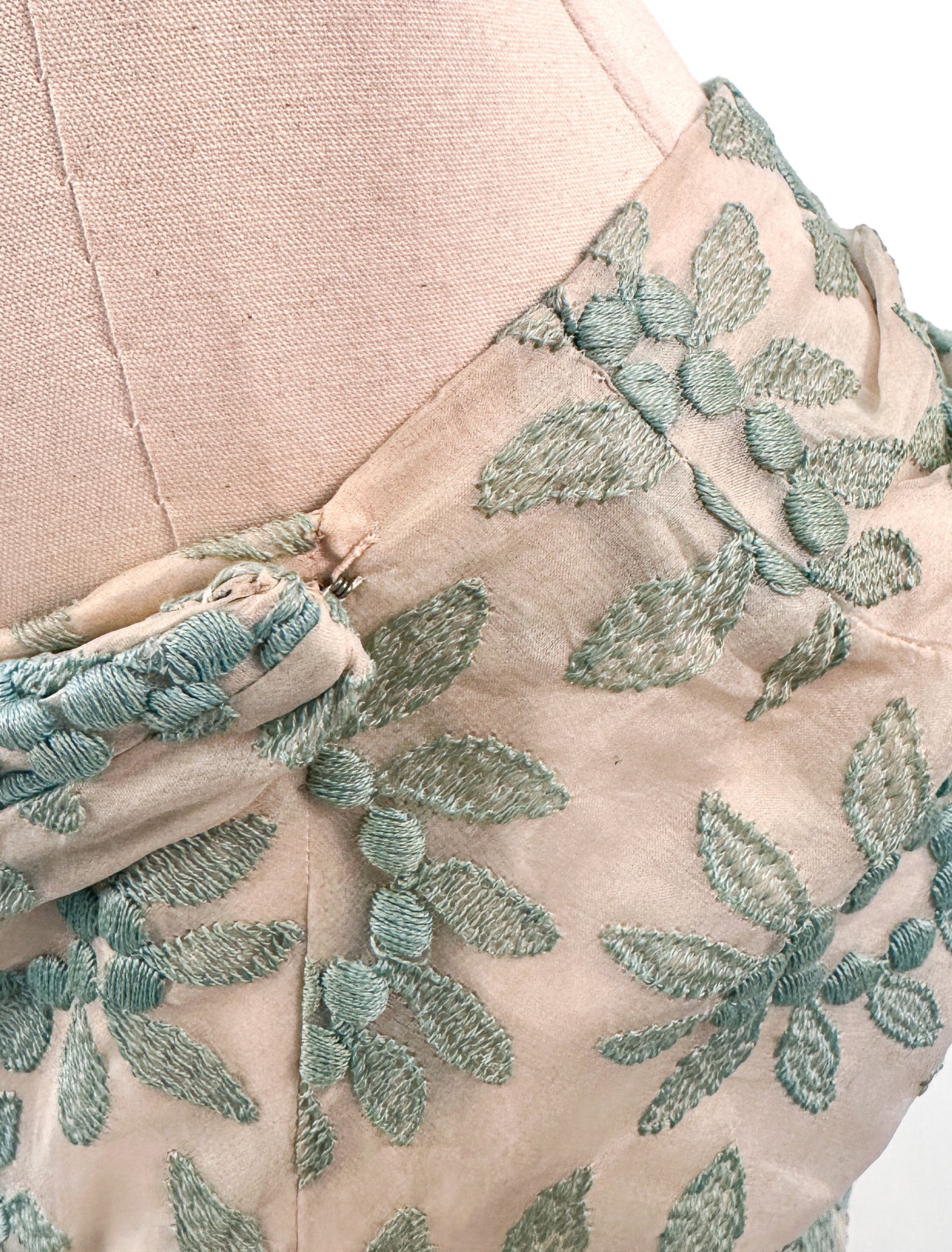 1950s Organza Embroidered Ballgown / Waist 26