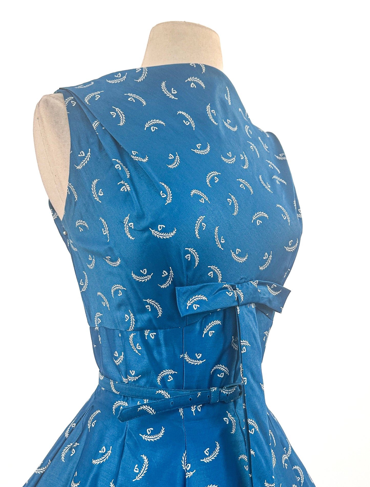 1950s Cotton Sateen Day Dress with Feather Print / Waist 30