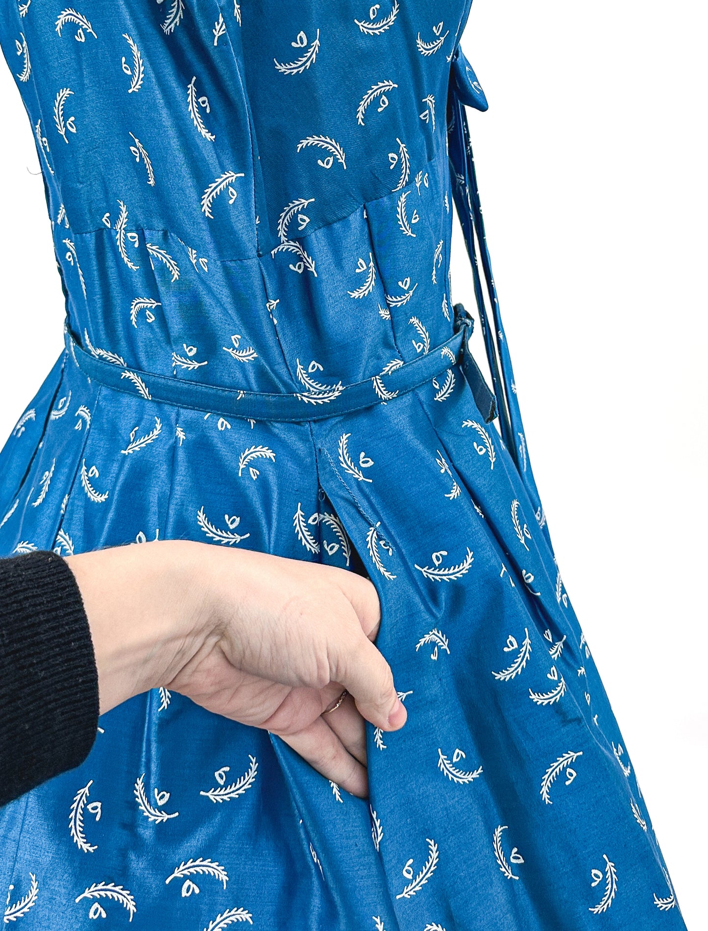 1950s Cotton Sateen Day Dress with Feather Print / Waist 30