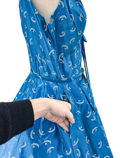 1950s Cotton Sateen Day Dress with Feather Print / Waist 30