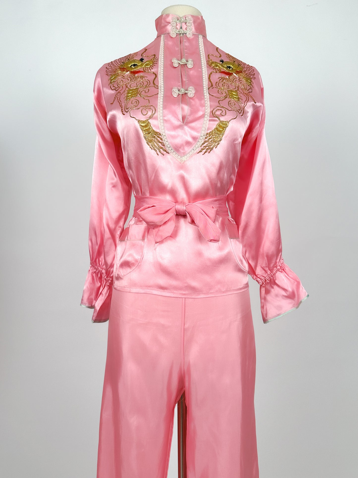1940-50s Pink Matching Pajama Set with Embroidered Dragons / Waist 36