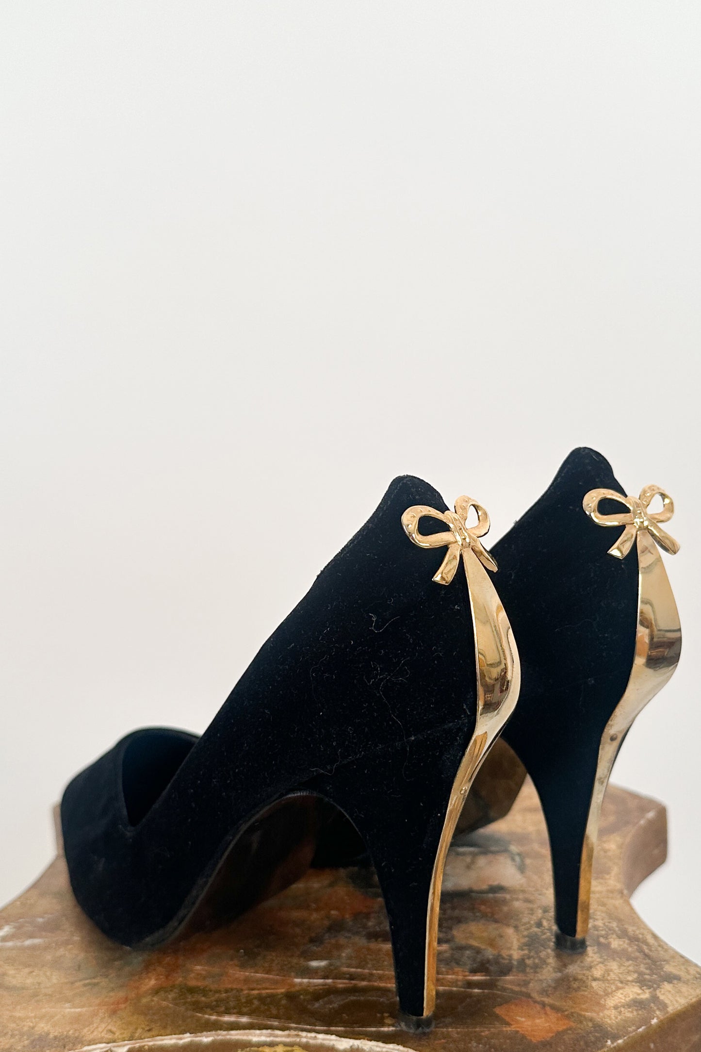 1980s Velvet Pumps with Gold Bow Details / Size 8