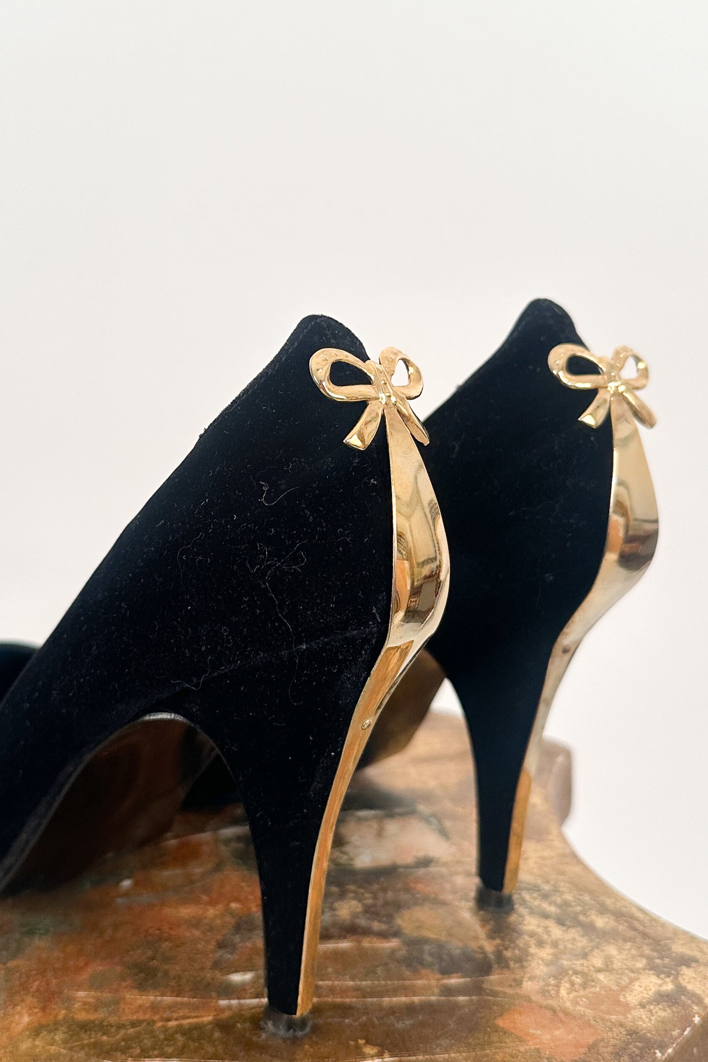 1980s Velvet Pumps with Gold Bow Details / Size 8