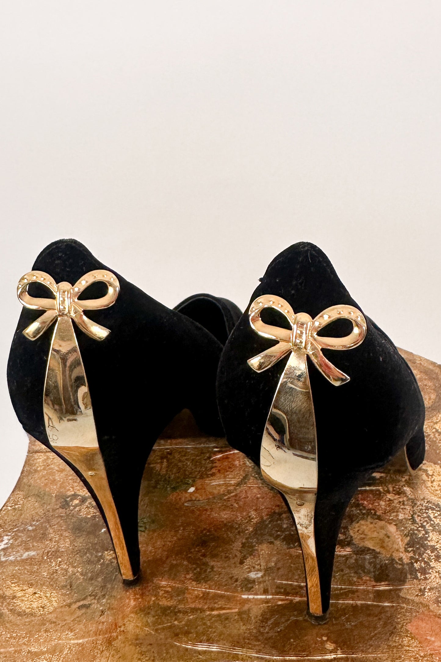1980s Velvet Pumps with Gold Bow Details / Size 8