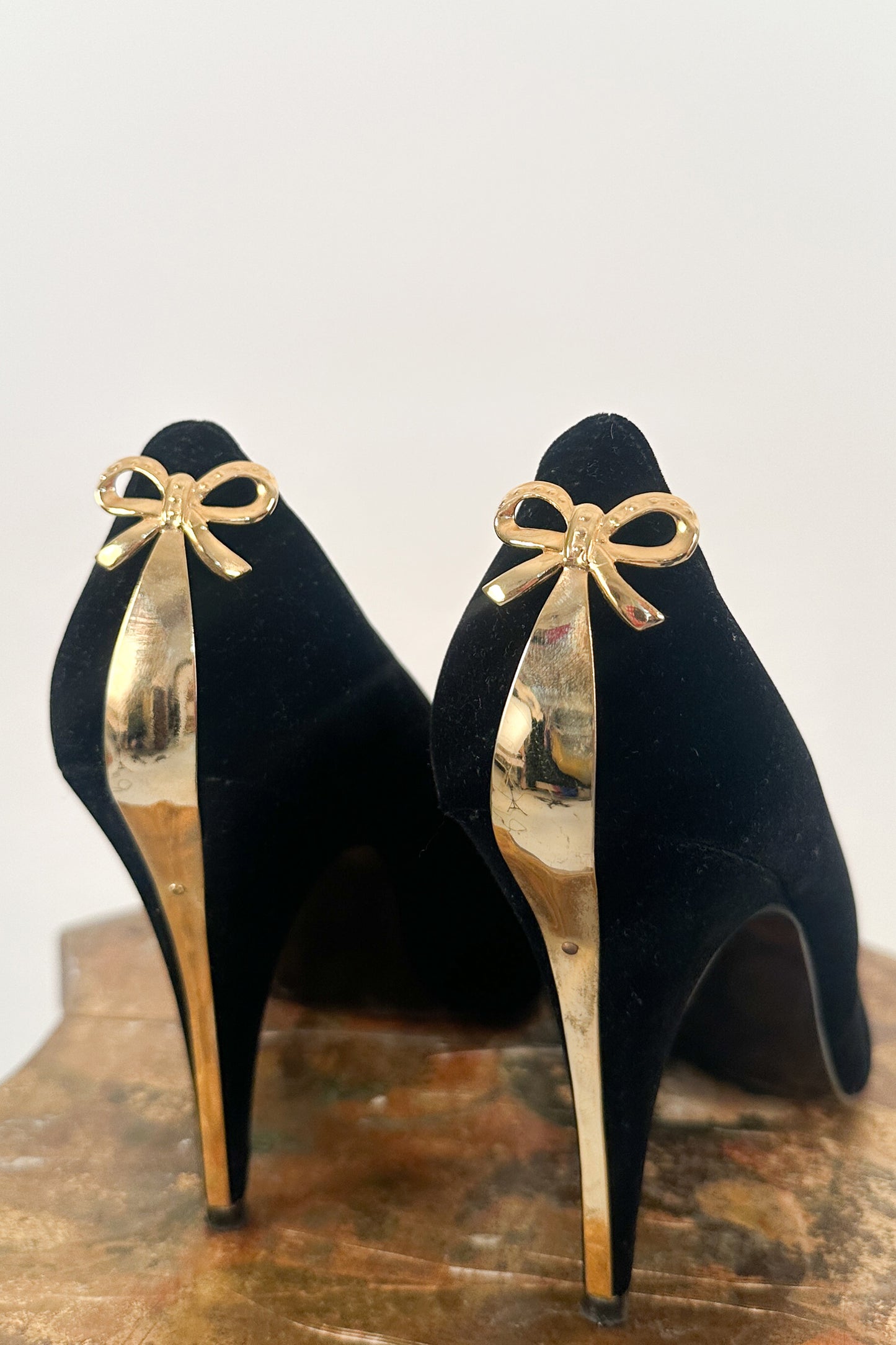 1980s Velvet Pumps with Gold Bow Details / Size 8