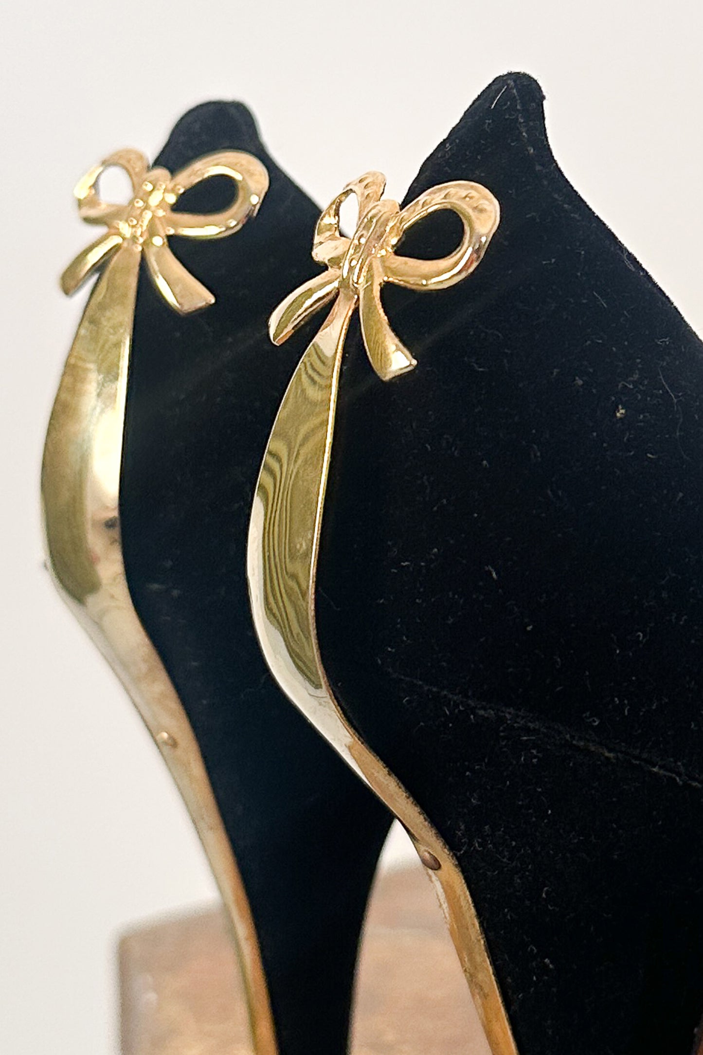 1980s Velvet Pumps with Gold Bow Details / Size 8