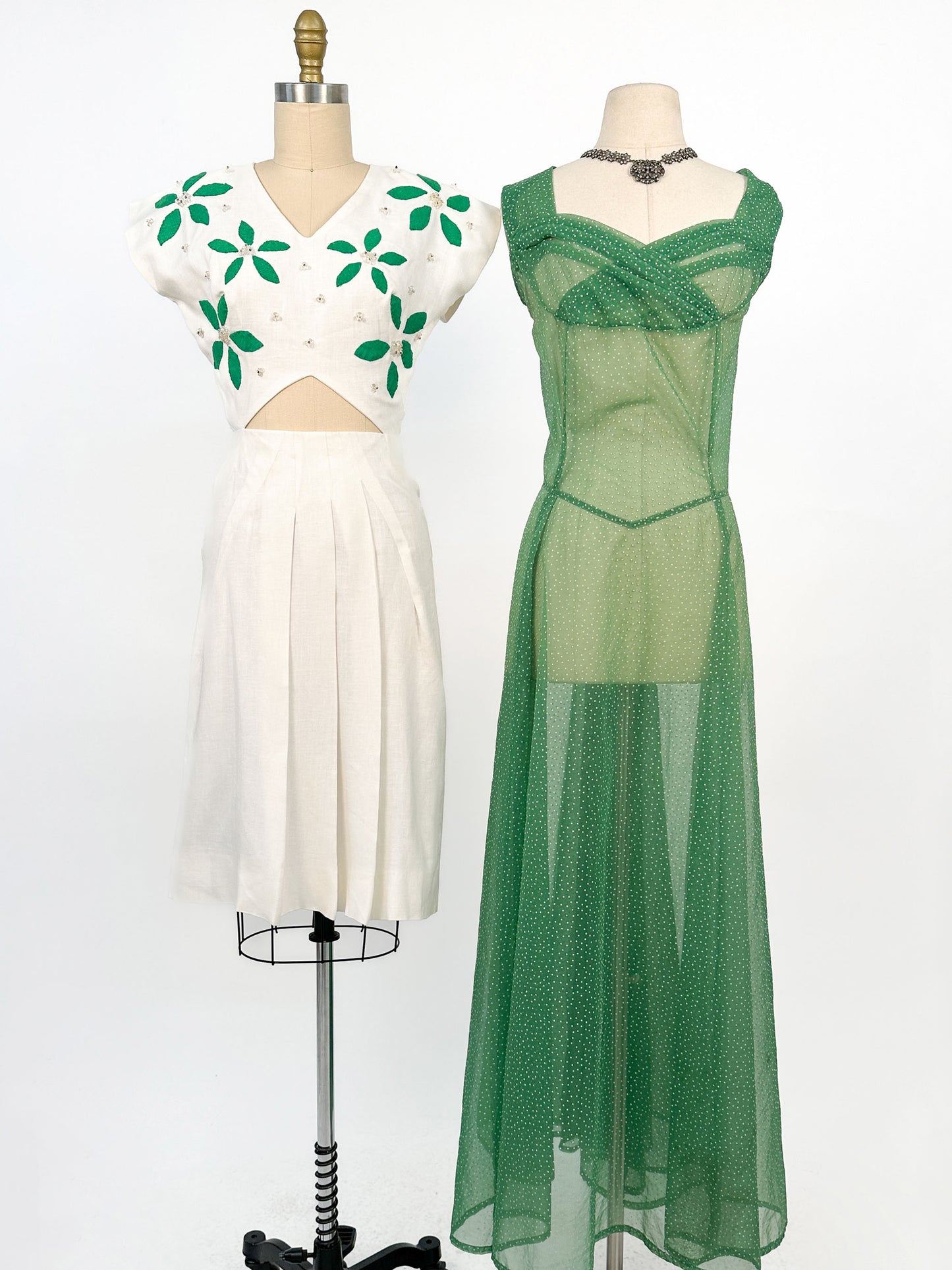 1970-80s Smart White Linen Sport Dress with Green Floral Appliqués / Waist 26