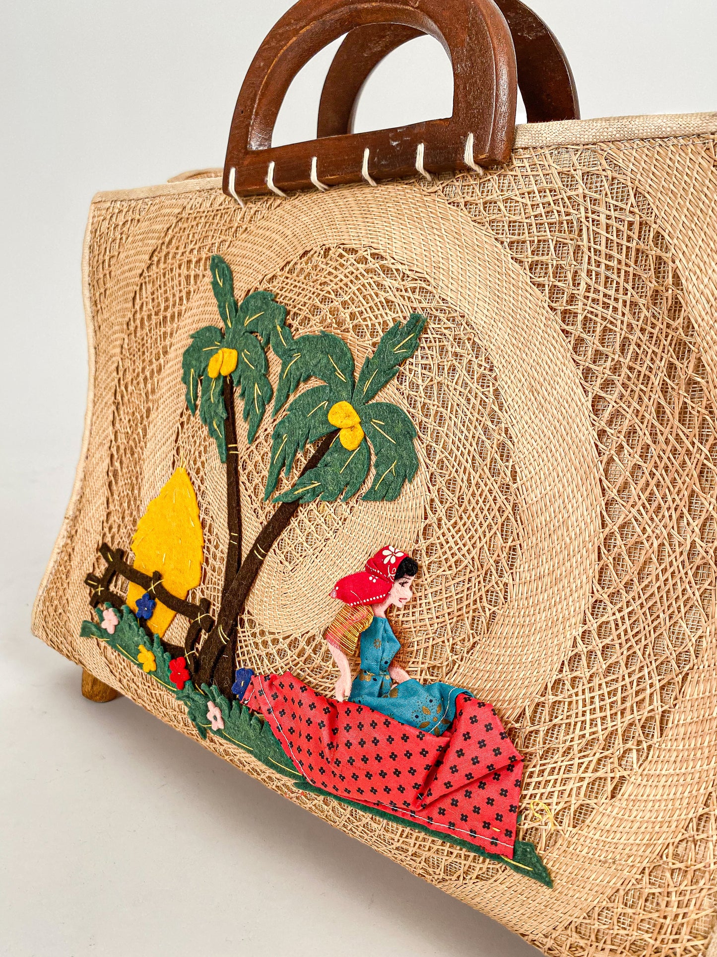 1940-50s Straw Bag Novelty Travel Scene with Felt Palm Trees and Lady