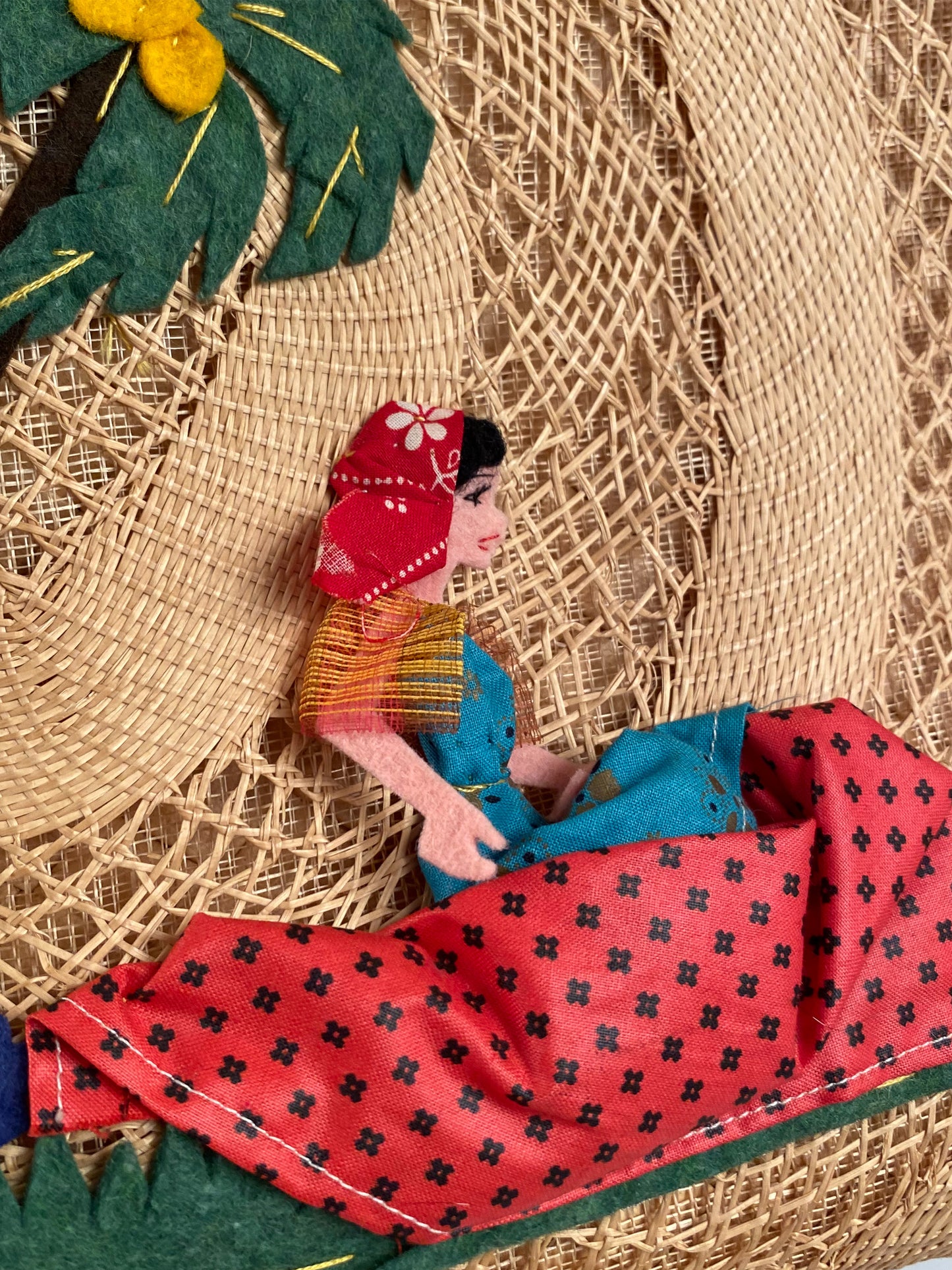 1940-50s Straw Bag Novelty Travel Scene with Felt Palm Trees and Lady