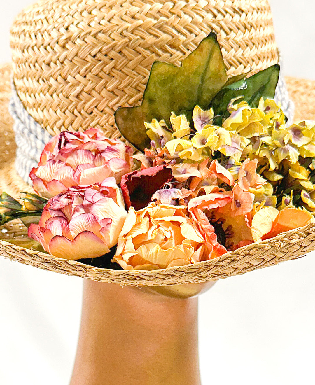 1990s 'Nancy Meyers' Romcom Summer Straw Hat with Roses