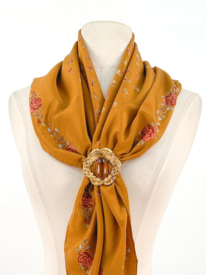 Victorian Brooch with Citrine Jewel