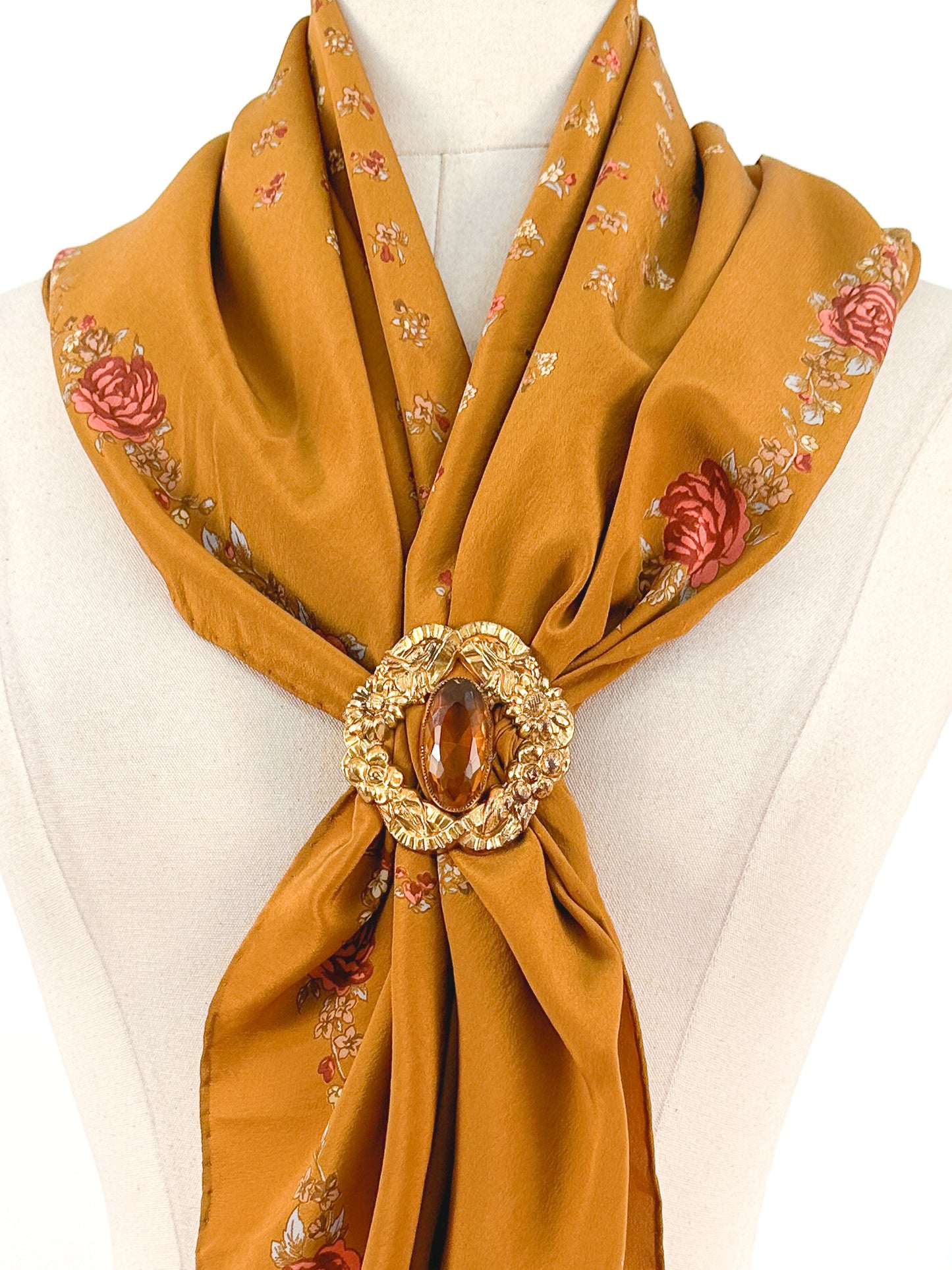 Victorian Brooch with Citrine Jewel