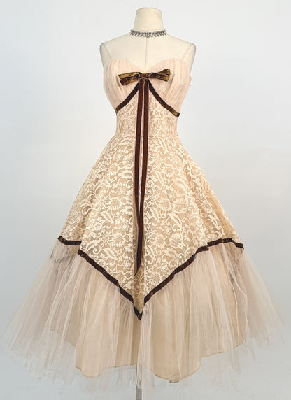 1950s Swoon Worthy Champagne Lace and Tulle Gown / Waist 26