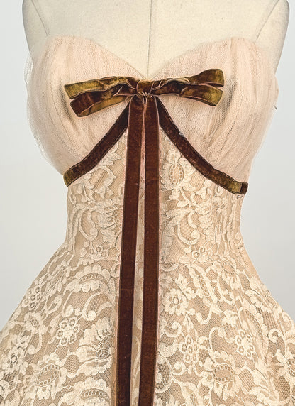 1950s Swoon Worthy Champagne Lace and Tulle Gown / Waist 26