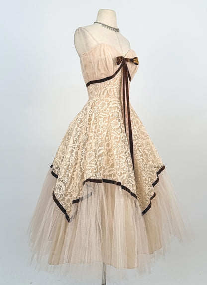 1950s Swoon Worthy Champagne Lace and Tulle Gown / Waist 26